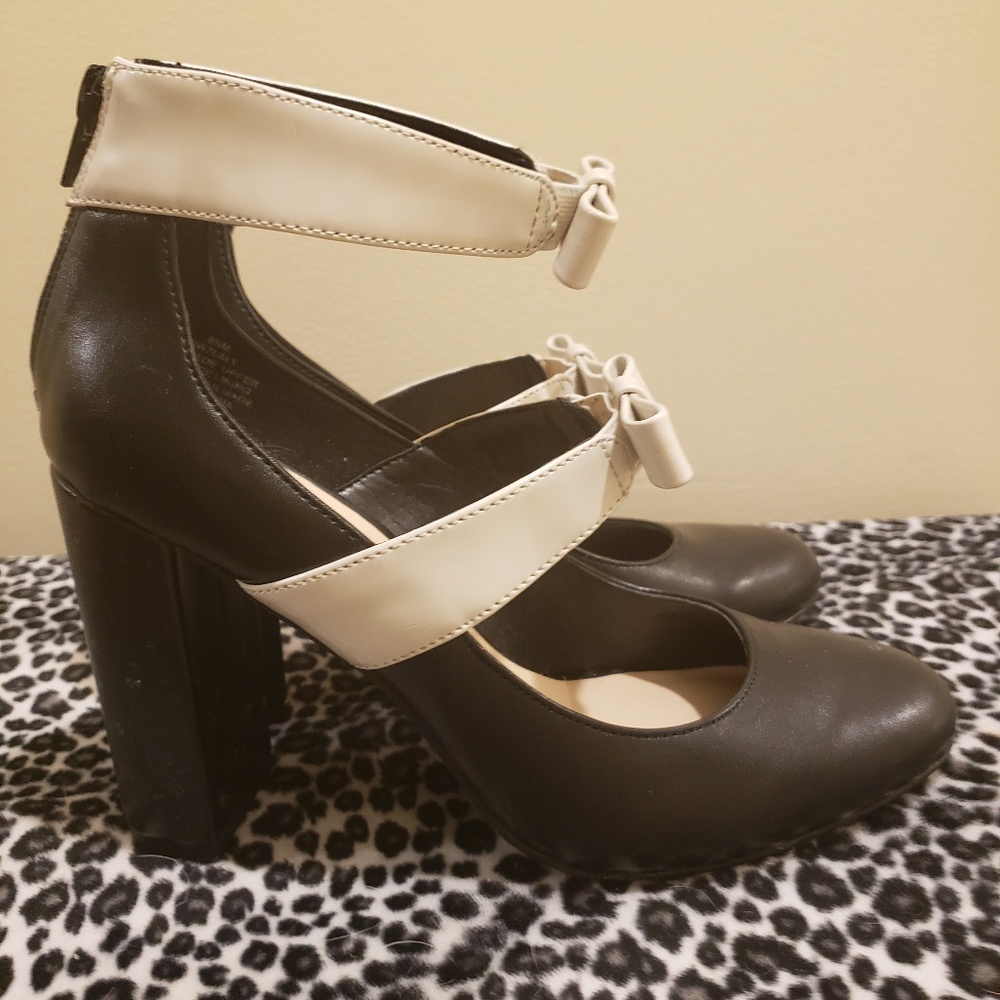 Black and off white bow heels
